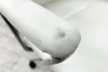ヴィトラ メダチェア 中古 Vitra MEDA 革 固定肘 中古オフィス家具 デザイナーズチェア ホワイトの画像