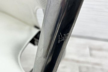 ヴィトラ メダチェア 中古 Vitra MEDA 革 固定肘 中古オフィス家具 デザイナーズチェア ホワイトの画像