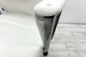 ヴィトラ メダチェア 中古 Vitra MEDA 革 固定肘 中古オフィス家具 デザイナーズチェア ホワイトの画像