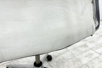 ヴィトラ メダチェア 中古 Vitra MEDA 革 固定肘 中古オフィス家具 デザイナーズチェア ホワイトの画像