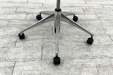 ヴィトラ メダチェア 中古 Vitra MEDA 革 固定肘 中古オフィス家具 デザイナーズチェア ホワイトの画像