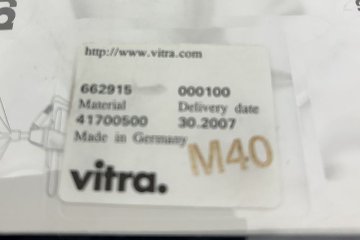 ヴィトラ メダチェア 中古 Vitra MEDA 革 固定肘 中古オフィス家具 デザイナーズチェア ホワイトの画像