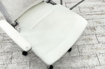 ヴィトラ メダチェア 中古 Vitra MEDA 革 固定肘 中古オフィス家具 デザイナーズチェア ホワイトの画像