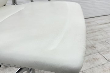 ヴィトラ メダチェア 中古 Vitra MEDA 革 固定肘 中古オフィス家具 デザイナーズチェア ホワイトの画像