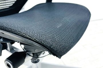 オカムラ バロンチェア 中古 2019年製 OKAMURA Baron ブラック ハイバック 可動肘 中古オフィス家具 メッシュの画像