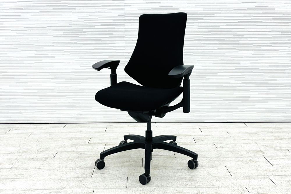 イトーキ エフチェア 中古 2017年製 クッション 可動肘 ブラック ITOKI 中古オフィス家具 KG-130GS-T1T1の画像