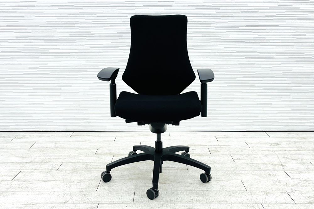 イトーキ エフチェア 中古 2017年製 クッション 可動肘 ブラック ITOKI 中古オフィス家具 KG-130GS-T1T1の画像
