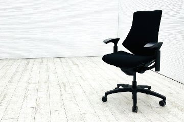 イトーキ エフチェア 中古 2017年製 クッション 可動肘 ブラック ITOKI 中古オフィス家具 KG-130GS-T1T1の画像