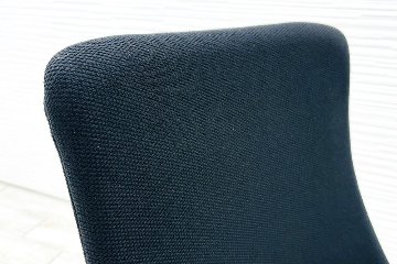 イトーキ エフチェア 中古 2017年製 クッション 可動肘 ブラック ITOKI 中古オフィス家具 KG-130GS-T1T1の画像