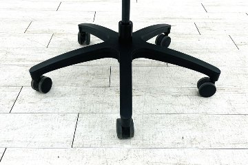 イトーキ エフチェア 中古 2017年製 クッション 可動肘 ブラック ITOKI 中古オフィス家具 KG-130GS-T1T1の画像