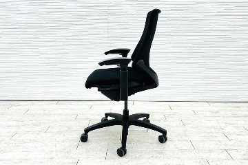 イトーキ エフチェア 中古 2017年製 クッション 可動肘 ブラック ITOKI 中古オフィス家具 KG-130GS-T1T1の画像