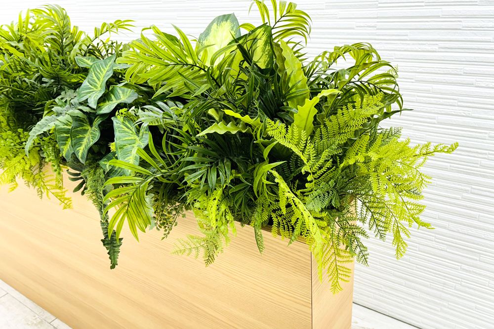 プラントボックス 造花付き 中古 フェイクグリーン 間地切り 中古オフィス家具 フラワースタンド 1800/210/800の画像