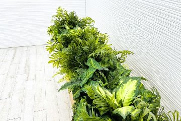 プラントボックス 造花付き 中古 フェイクグリーン 間地切り 中古オフィス家具 フラワースタンド 1800/210/800の画像
