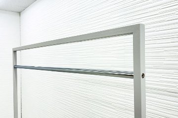 オカムラ コートハンガー GO-DO ゴド キャスター付 ハンガーラック 中古オフィス家具 ホワイト 1200/570/1750の画像