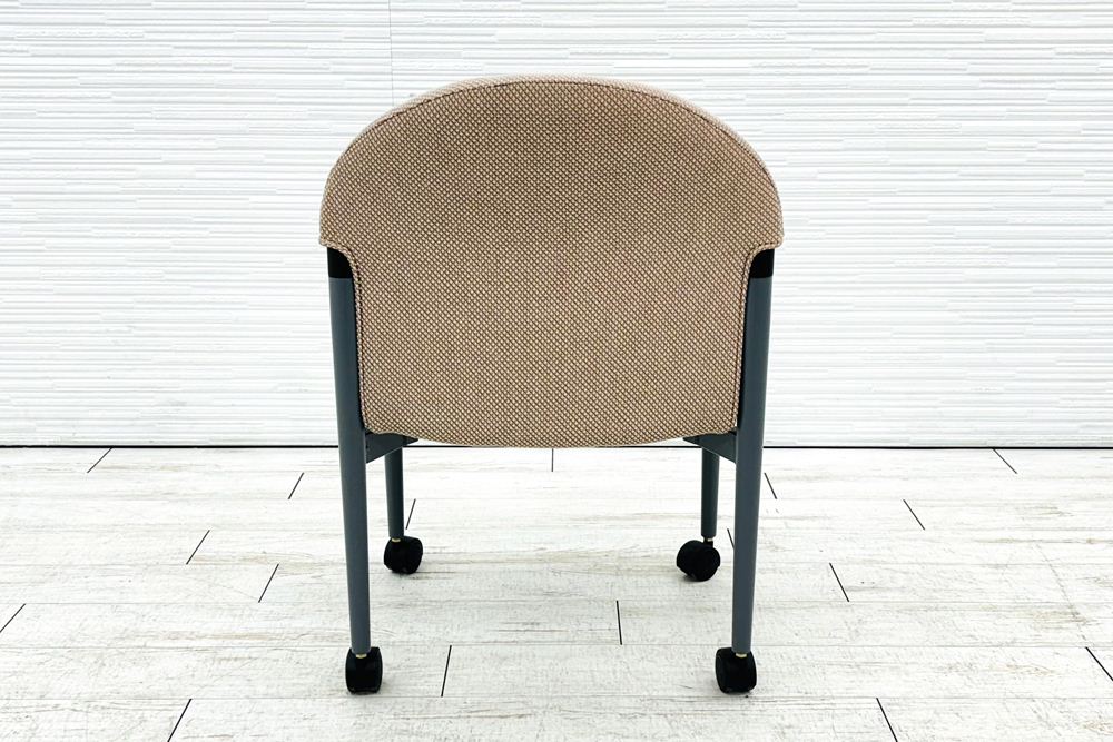 多目的チェア 中古 プラス PLUS ミーティングチェア 会議椅子 応接椅子 中古オフィス家具 ブラウンの画像