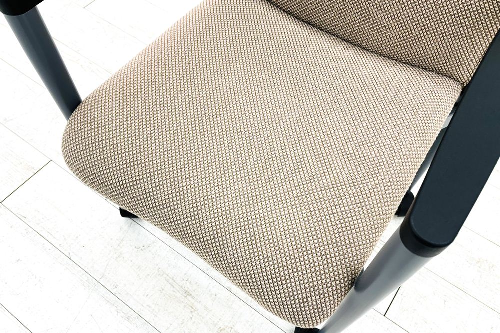 多目的チェア 中古 プラス PLUS ミーティングチェア 会議椅子 応接椅子 中古オフィス家具 ブラウンの画像