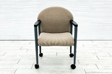 多目的チェア 中古 プラス PLUS ミーティングチェア 会議椅子 応接椅子 中古オフィス家具 ブラウンの画像