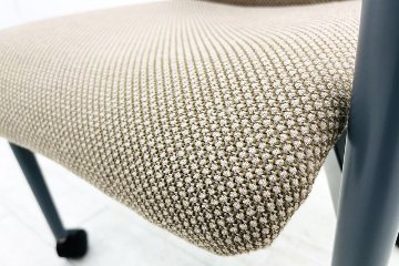 多目的チェア 中古 プラス PLUS ミーティングチェア 会議椅子 応接椅子 中古オフィス家具 ブラウンの画像