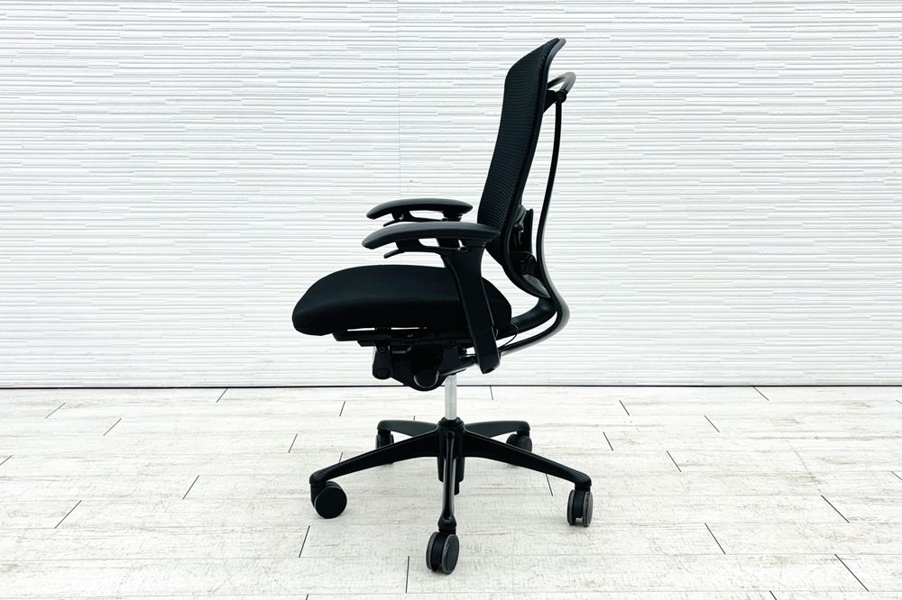 コンテッサチェア 中古 2017年製 オカムラ Contessa 可動肘 中古オフィス家具 事務椅子 エグゼクティブチェア ブラック の画像