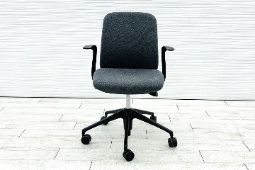 オカムラ ライブス エントリー 中古 2021年製 ミーティングチェア 多目的チェア Lives Entry 中古オフィス家具 ダークグレーの画像