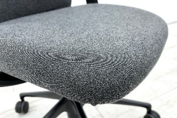 オカムラ ライブス エントリー 中古 2021年製 ミーティングチェア 多目的チェア Lives Entry 中古オフィス家具 ダークグレーの画像