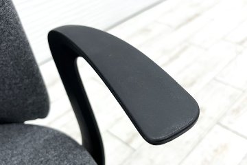 オカムラ ライブス エントリー 中古 2021年製 ミーティングチェア 多目的チェア Lives Entry 中古オフィス家具 ダークグレーの画像