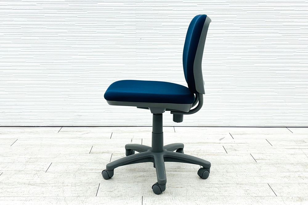 オカムラ ビラージュ 中古 肘無 ローバック 事務椅子 中古オフィス家具 ネイビーの画像