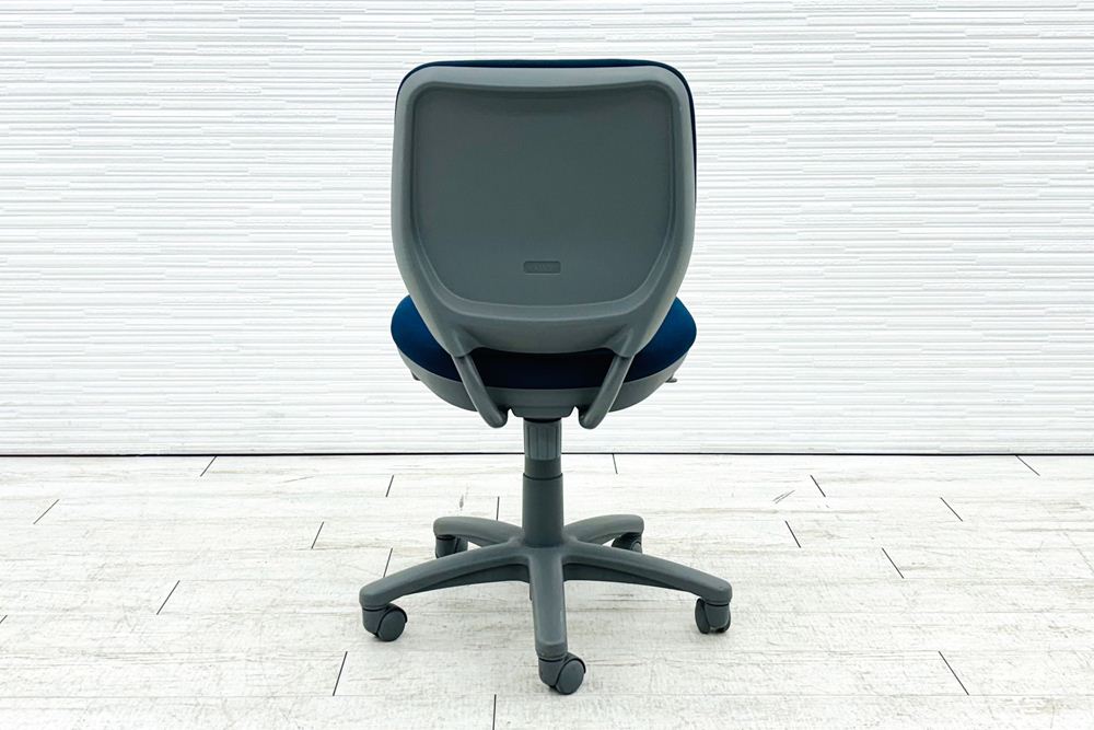 オカムラ ビラージュ 中古 肘無 ローバック 事務椅子 中古オフィス家具 ネイビーの画像