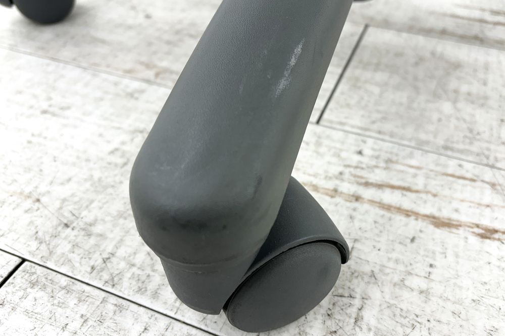オカムラ ビラージュ 中古 肘無 ローバック 事務椅子 中古オフィス家具 ネイビーの画像