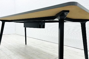 内田洋行 レムナ 会小型議テーブル ミーティングテーブル 中古 幅1800 中古オフィス家具 1800/900/720の画像