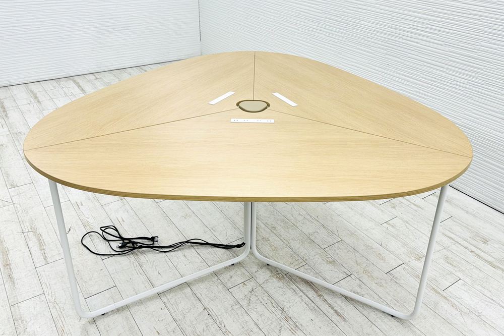 コクヨ Franka(フランカ)シリーズ 中古 三角形 会議テーブル ミーティングテーブル 中古オフィス家具 1700/1700/900の画像