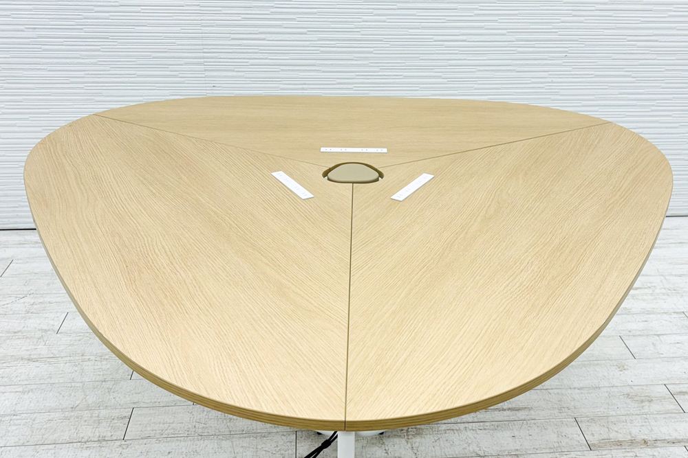 コクヨ Franka(フランカ)シリーズ 中古 三角形 会議テーブル ミーティングテーブル 中古オフィス家具 1700/1700/900の画像