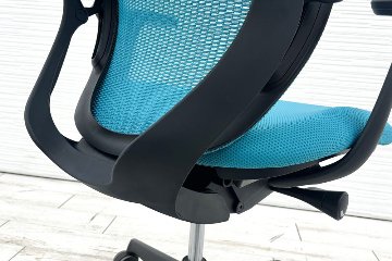 オカムラ シルフィーチェア 2020年製 ローバック 固定肘 中古 Sylphy メッシュ 中古オフィス家具 ブルーグリーン C642XR-FMR6の画像