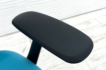 オカムラ シルフィーチェア 2020年製 ローバック 固定肘 中古 Sylphy メッシュ 中古オフィス家具 ブルーグリーン C642XR-FMR6の画像