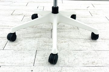オカムラ シルフィーチェア 中古 2014年製 ハイバック 固定肘 Sylphy 中古オフィス家具 ベージュ ハンガー付きの画像