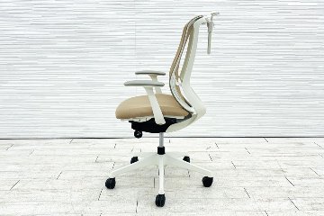 オカムラ シルフィーチェア 中古 2014年製 ハイバック 固定肘 Sylphy 中古オフィス家具 ベージュ ハンガー付きの画像
