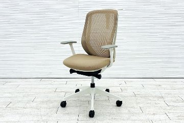 オカムラ シルフィーチェア 中古 2014年製 ハイバック 固定肘 Sylphy 中古オフィス家具 ベージュ ハンガー付きの画像