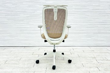 オカムラ シルフィーチェア 中古 2014年製 ハイバック 固定肘 Sylphy 中古オフィス家具 ベージュ ハンガー付きの画像