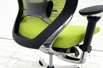 バロンチェア オカムラ 2018年製 中古 Baron 中古オフィス家具 ポリッシュフレーム メッシュ ハイバック ランバーサポート ライムグリーンの画像