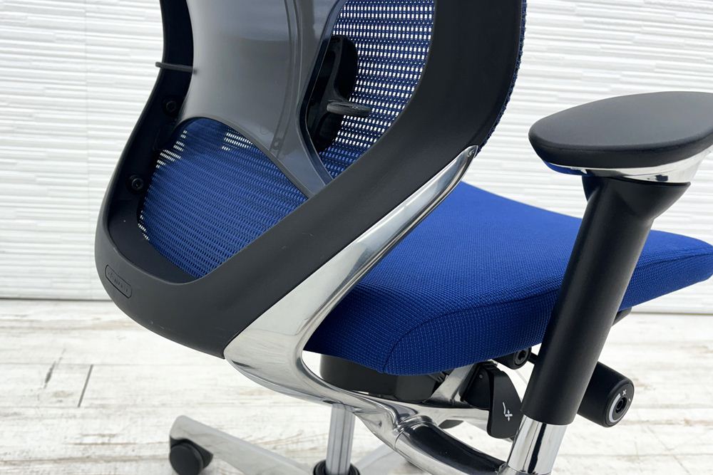 バロンチェア オカムラ 2018年製 中古 メッシュチェア Baron 中古オフィス家具 ハイバック ランバーサポート ミディアムブルーの画像