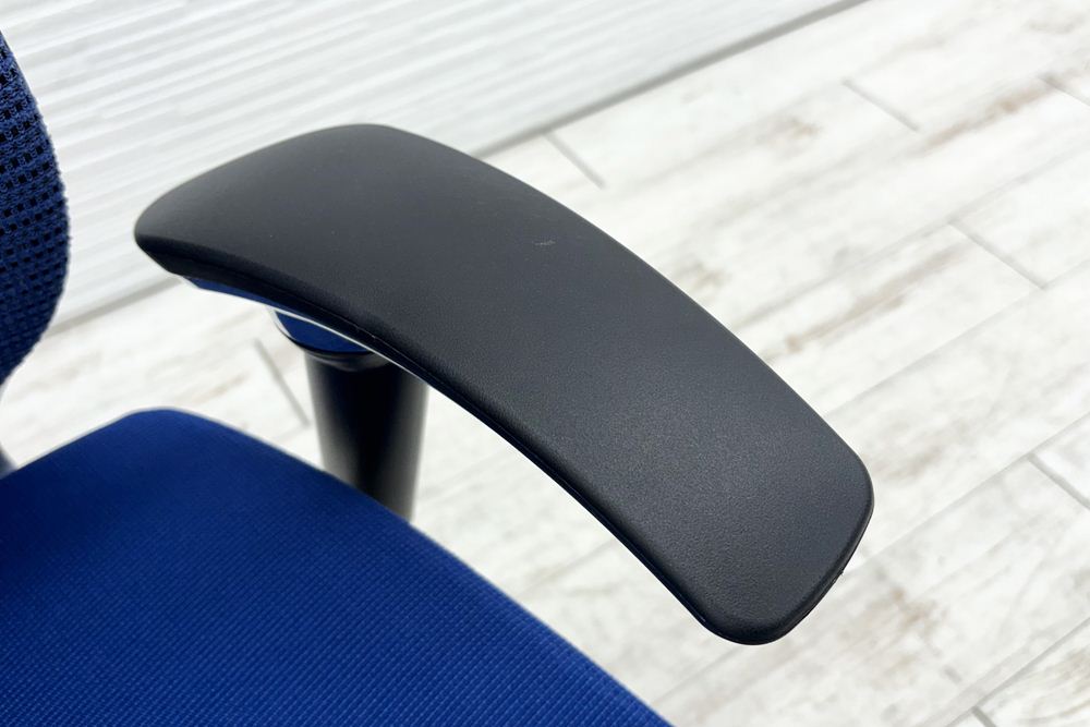 バロンチェア オカムラ 2018年製 中古 メッシュチェア Baron 中古オフィス家具 ハイバック ランバーサポート ミディアムブルーの画像