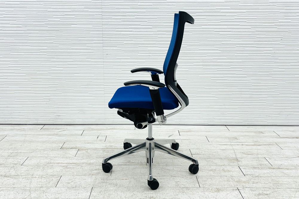 バロンチェア オカムラ 2018年製 中古 メッシュチェア Baron 中古オフィス家具 ハイバック ランバーサポート ミディアムブルーの画像