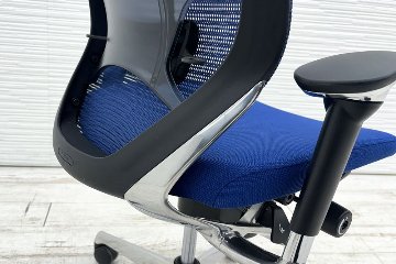 バロンチェア オカムラ 2018年製 中古 メッシュチェア Baron 中古オフィス家具 ハイバック ランバーサポート ミディアムブルーの画像