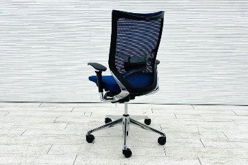 バロンチェア オカムラ 2018年製 中古 メッシュチェア Baron 中古オフィス家具 ハイバック ランバーサポート ミディアムブルーの画像