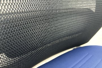 コクヨ エアフォート 中古 AIR FORT KOKUYO 背メッシュ 座クッション 可動肘 中古オフィス家具 ヘッドレスト付きの画像