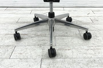 コクヨ エアフォート 中古 AIR FORT KOKUYO 背メッシュ 座クッション 可動肘 中古オフィス家具 ヘッドレスト付きの画像