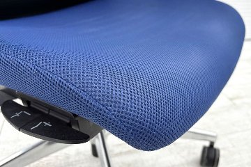 コクヨ エアフォート 中古 AIR FORT KOKUYO 背メッシュ 座クッション 可動肘 中古オフィス家具 ヘッドレスト付きの画像