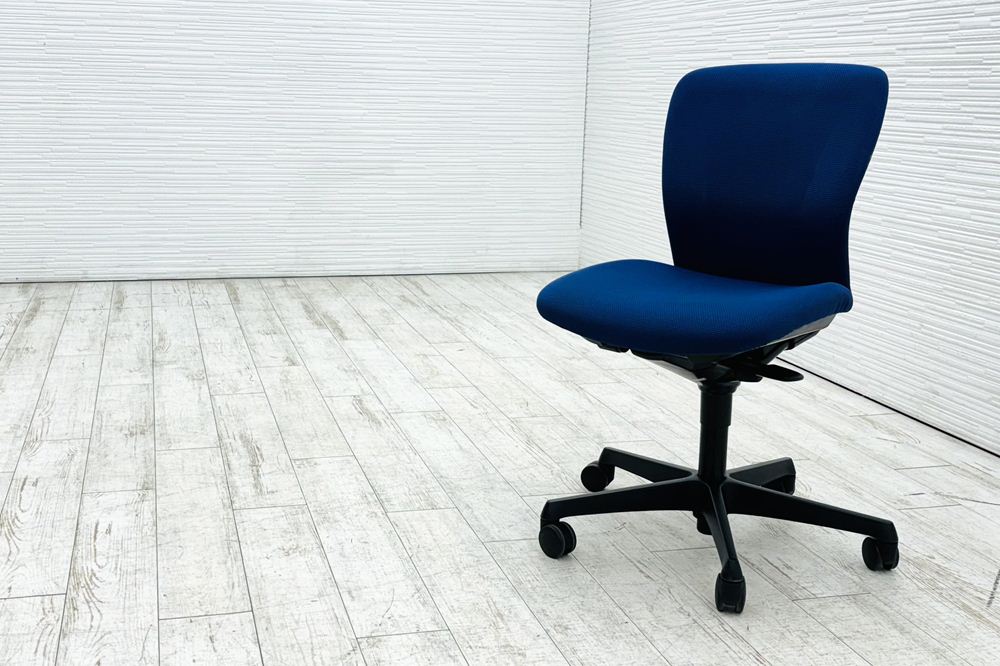 オカムラ スラートチェア 中古 sulato ローバック 肘無チェア 中古オフィス家具 中古オフィスチェア ミディアムブルーの画像