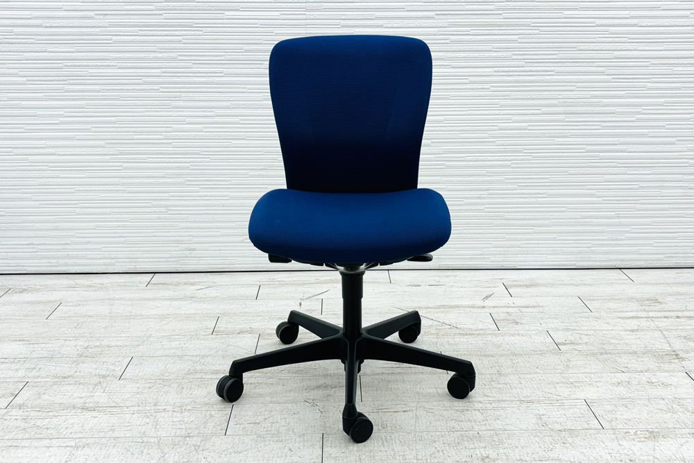 オカムラ スラートチェア 中古 sulato ローバック 肘無チェア 中古オフィス家具 中古オフィスチェア ミディアムブルーの画像