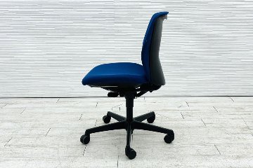 オカムラ スラートチェア 中古 sulato ローバック 肘無チェア 中古オフィス家具 中古オフィスチェア ミディアムブルーの画像